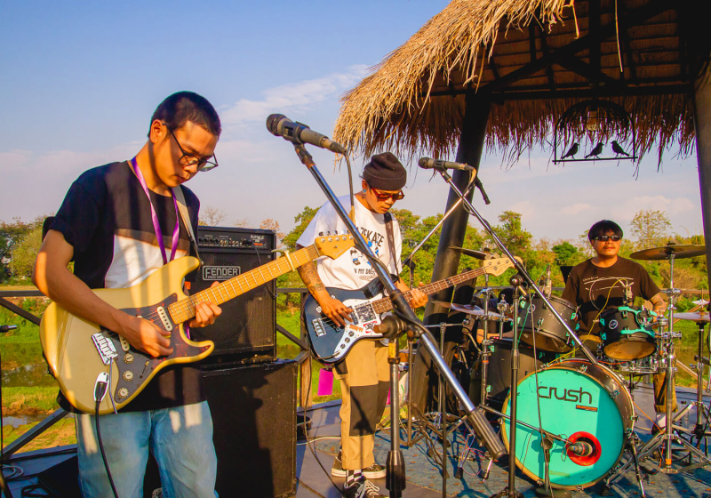 rock band playing during the daytime